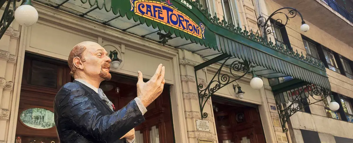Fachada del Café Tortoni en la avenida de Mayo