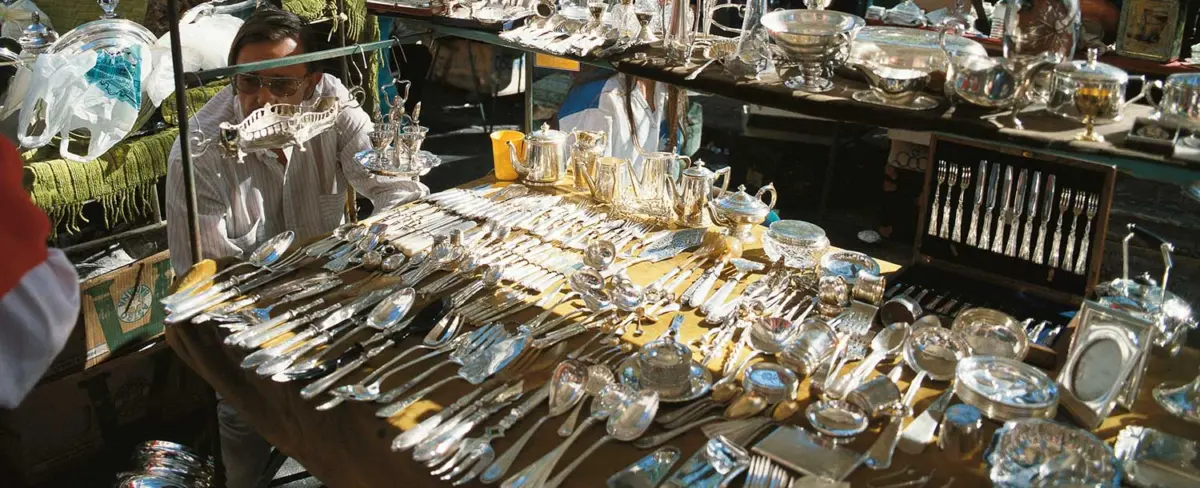 Puestos de la feria de antigüedades de San Telmo