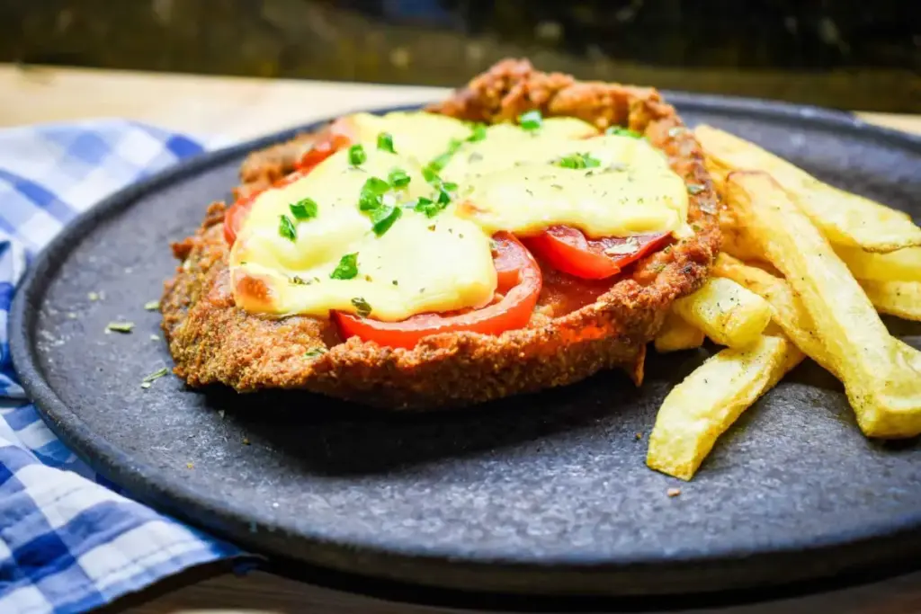 Milanesa napolitana con papas fritas