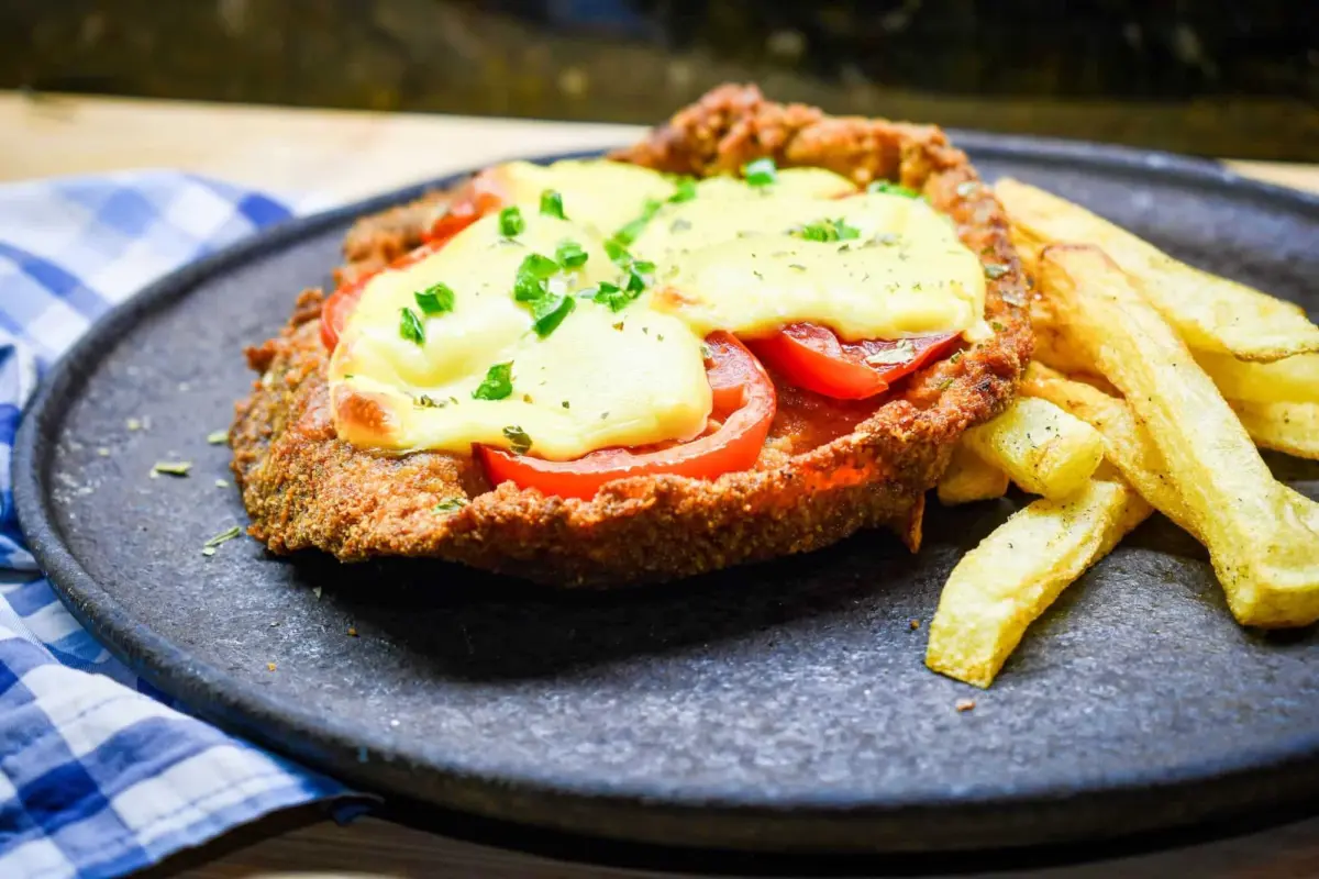 Milanesa napolitana con papas fritas