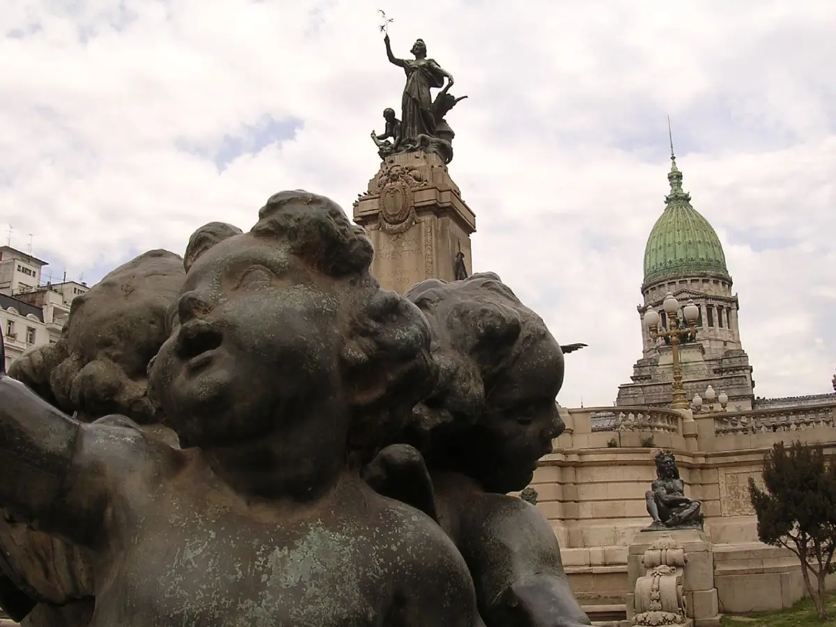 Esculturas de la Plaza del Congreso