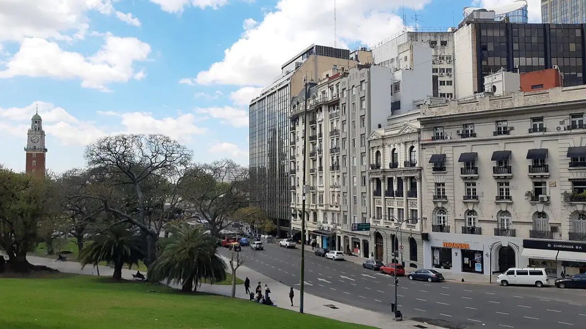 Plaza San Martín vista desde la calle Florida